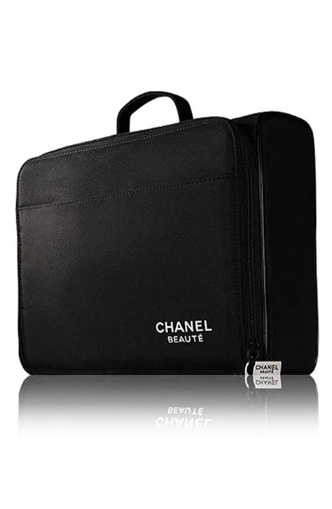 chanel essential makeup case